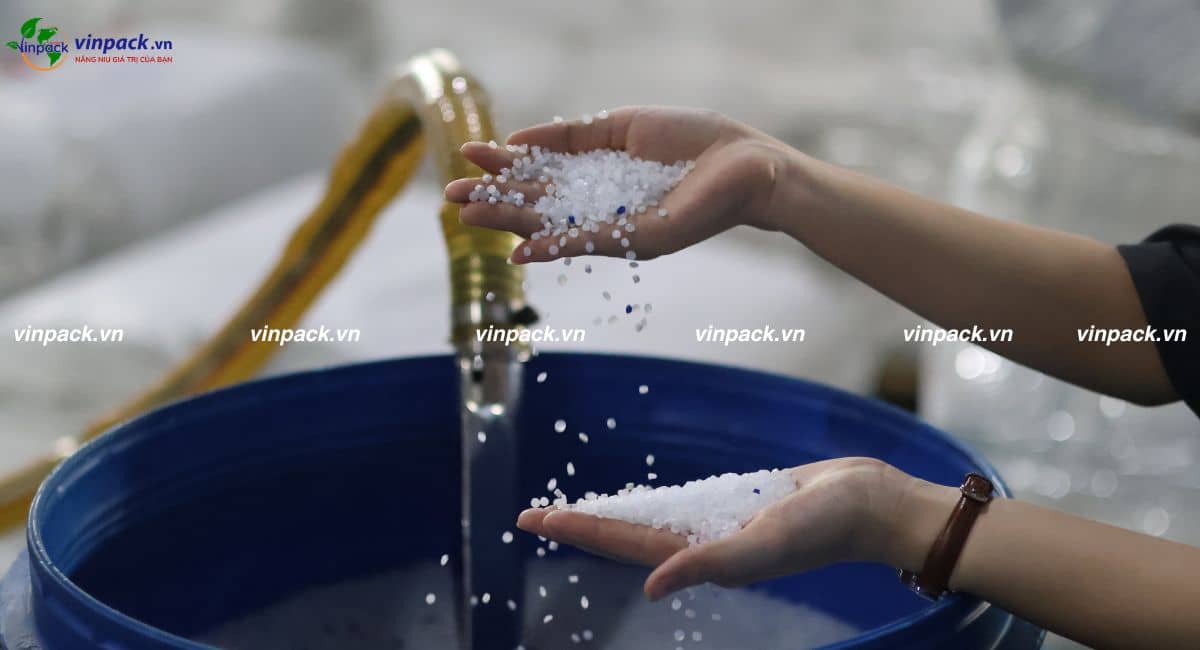 Xưởng sản xuất túi zipper chỉ trắng uy tín