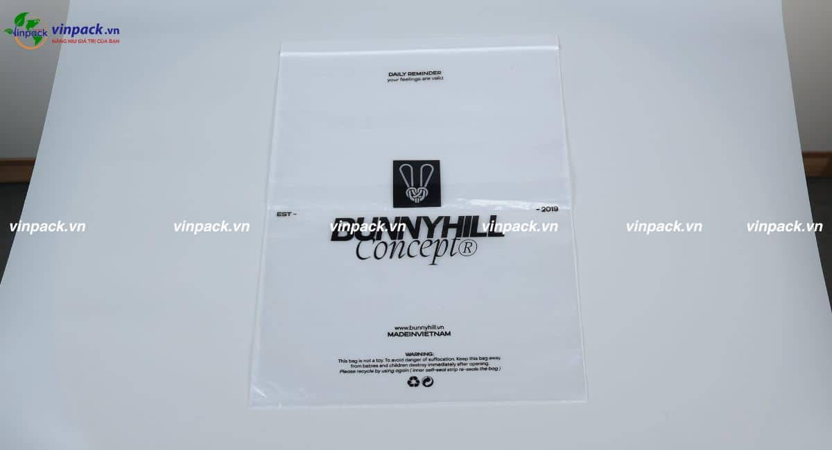 Túi zipper chỉ trắng in logo theo yêu cầu đựng quần áo