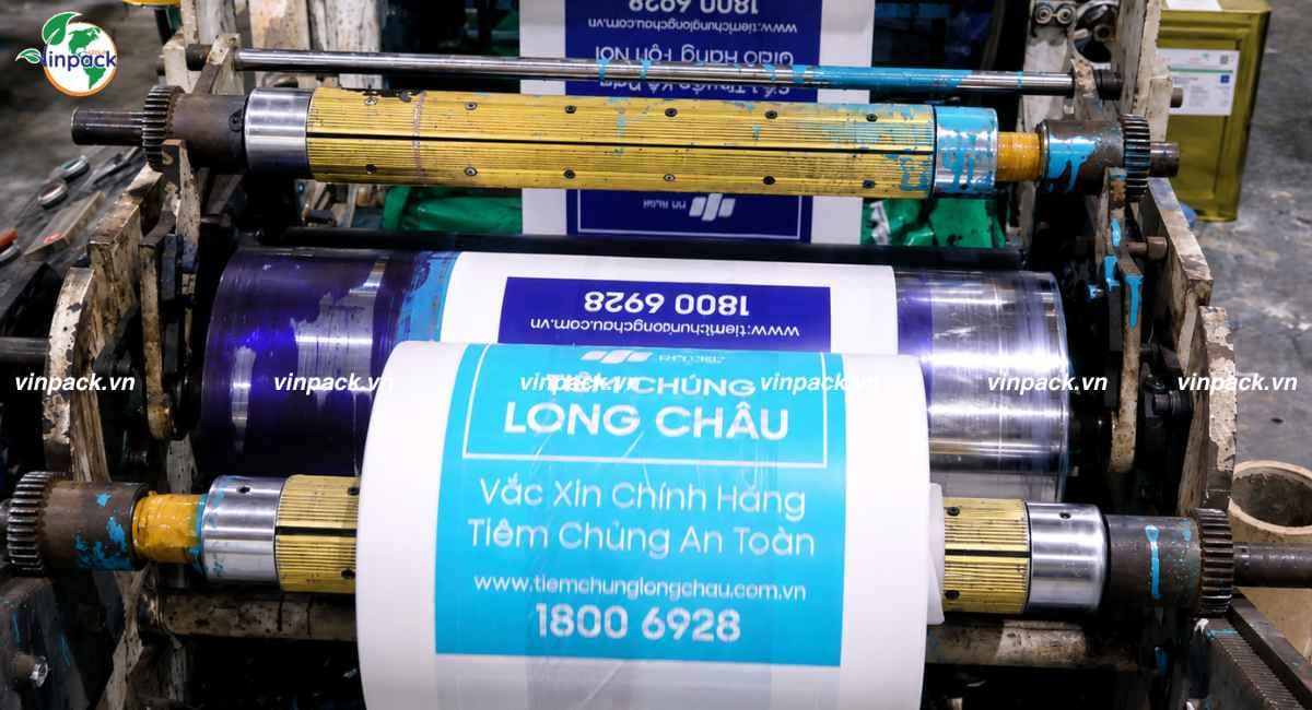 Vinpack sử dụng công nghệ in trục đồng cho đơn hàng túi nilon của Long Châu