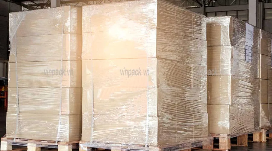 Cuộn màng chít PE được sử dụng trong việc quấn hàng
