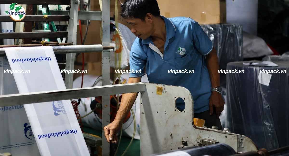 Vinpack sản xuất túi hột xoài tự hủy SkinFood