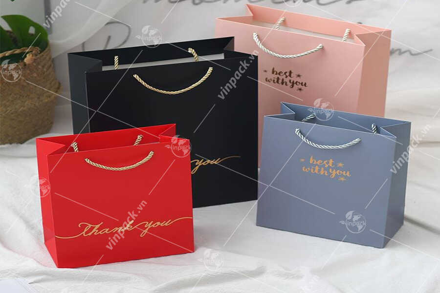 Mẫu túi giấy đừng quà ngày của mẹ 9-5 hiện nay