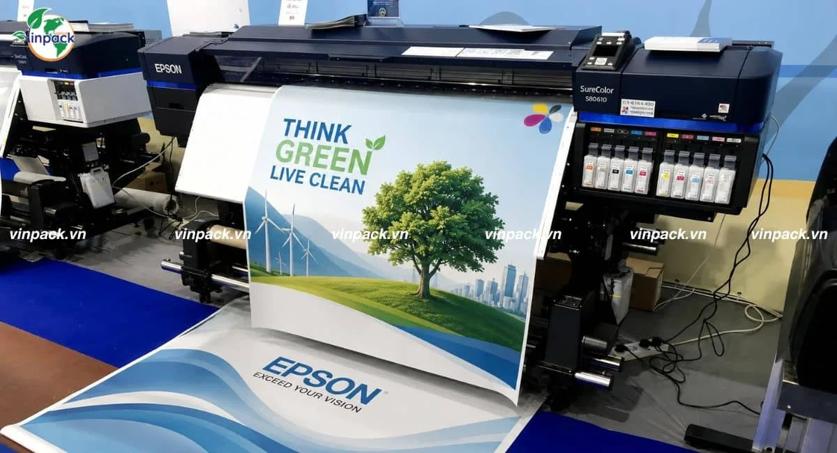 Máy in Epson SureColor in banner hình cây xanh