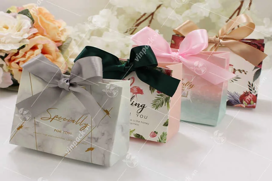 Túi giấy đựng quà ngày của mẹ được in ấn đẹp mắt