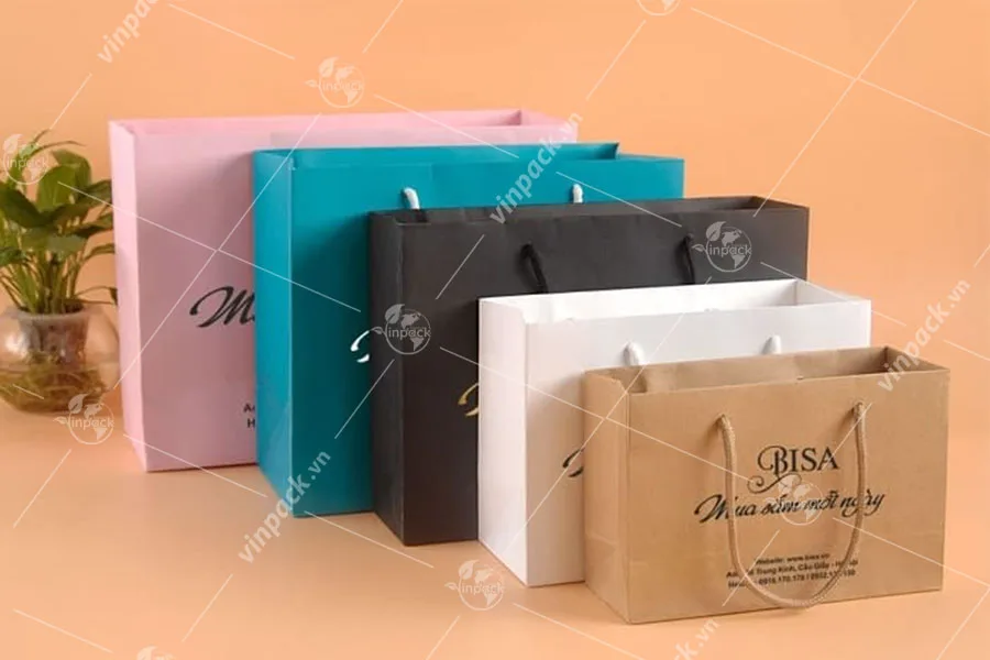 Túi giấy đựng quần áo giá thành rẻ và đẹp
