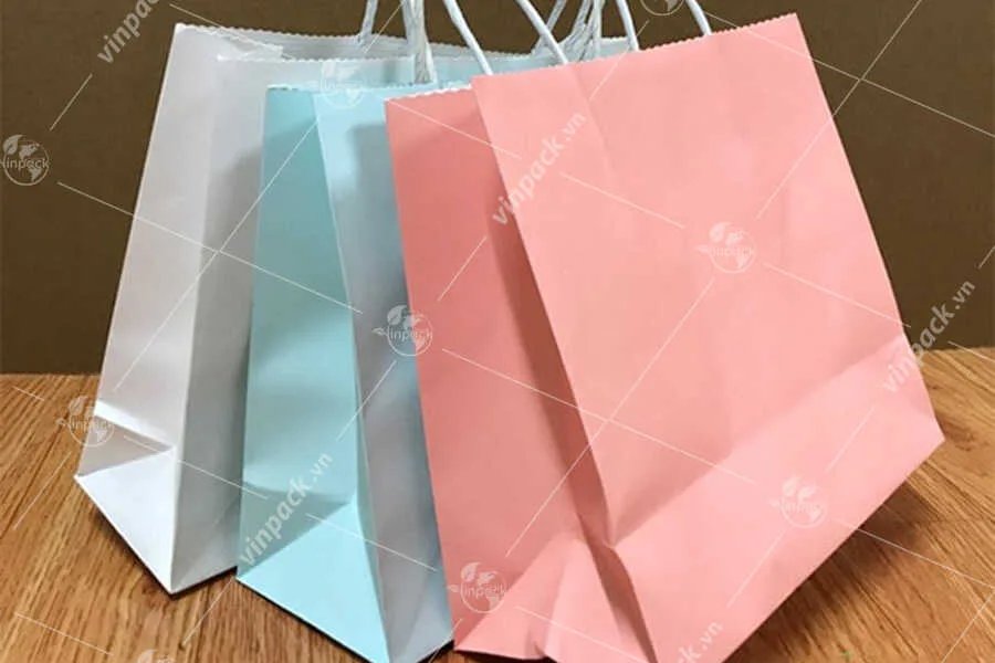 Túi giấy đựng văn phòng phẩm có thể được ứng dụng trong nhiều việc