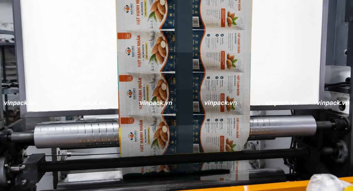 Vinpack sản xuất lô hàng bao bì hạnh nhân cho doanh nghiệp