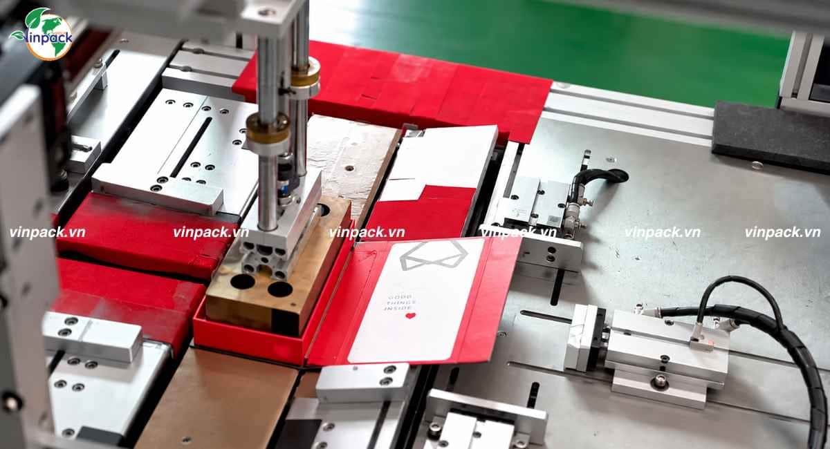 Xưởng sản xuất hộp giấy đựng quà tặng số lượng lớn
