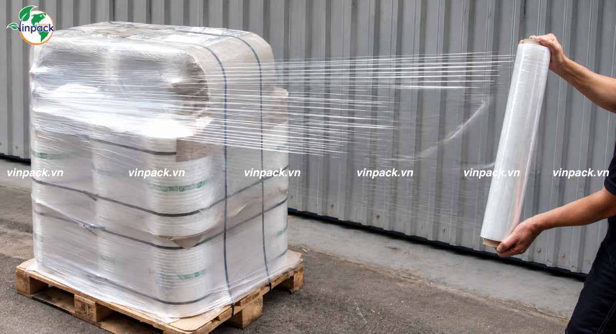 Mẫu túi cuộn màng PE trong quấn Pallet