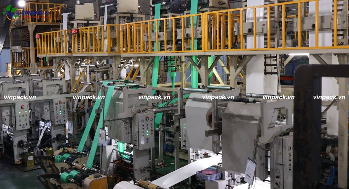 Xưởng sản xuất túi đựng rác cuộn số lượng lớn Vinpack