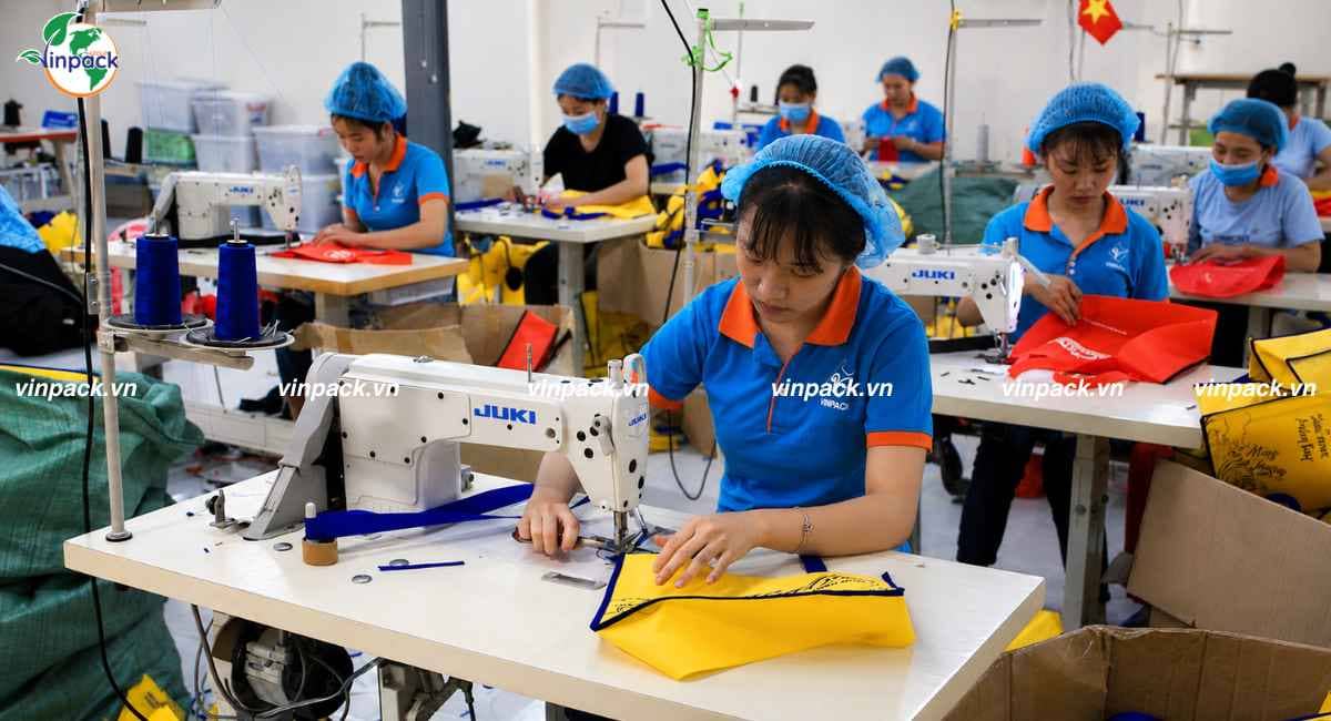 Xưởng sản xuất túi vải không dệt đụng lịch