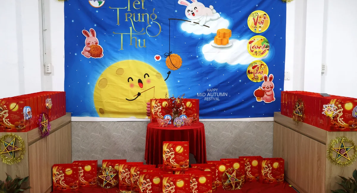 Chuẩn bị quà tặng và trang trí cho Trung Thu