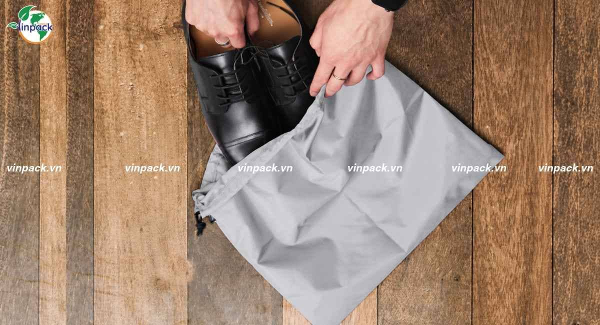 Mẫu túi vải dù đựng giày xám ghi