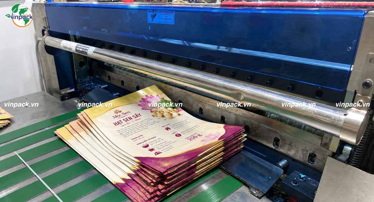 Xưởng sản xuất bao bì hạt sen sấy số lượng lớn tại Vinpack