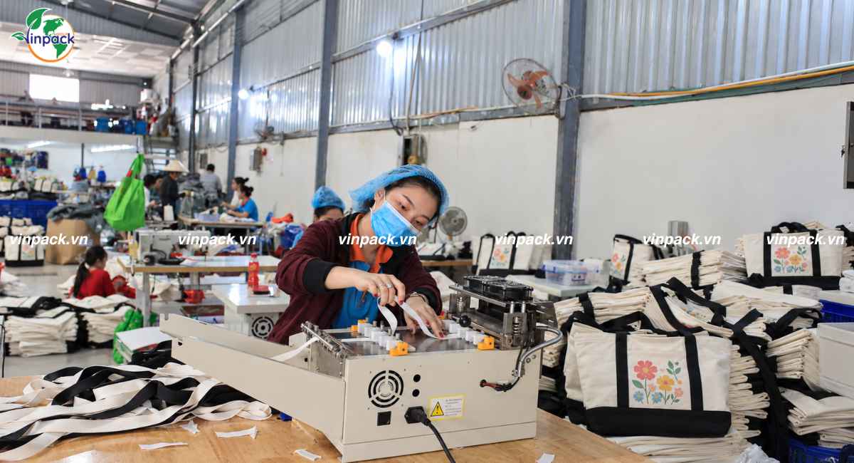 Xưởng sản xuất túi canvas có khóa kéo