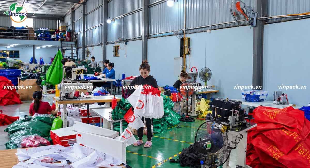 Xưởng sản xuất túi đeo chéo vải dù
