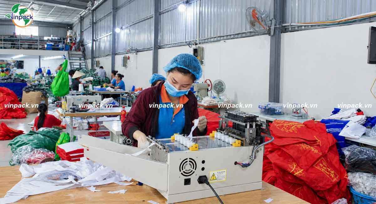 Xưởng sản xuất túi vải dù đựng giày
