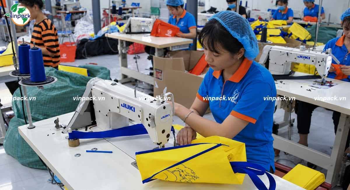 Xưởng sản xuất túi vải hội chợ triển lãm