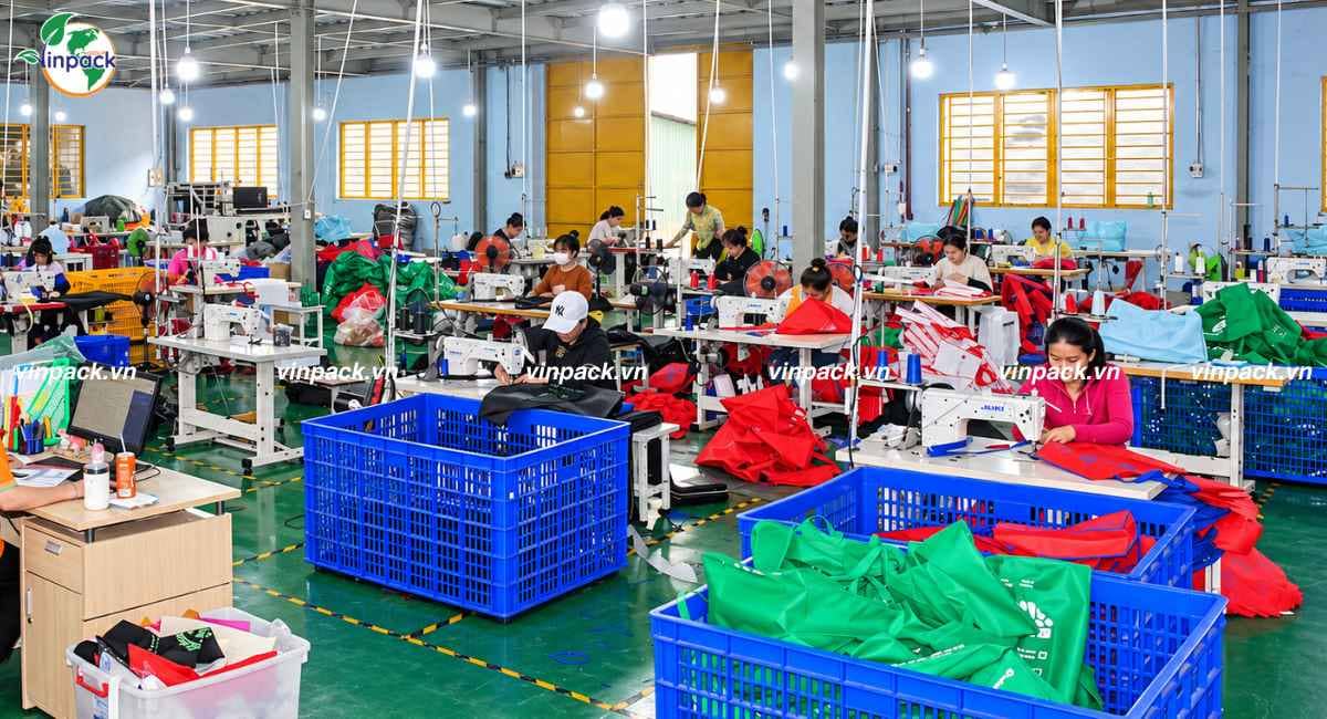 Xưởng sản xuất túi vải không dệt siêu thị